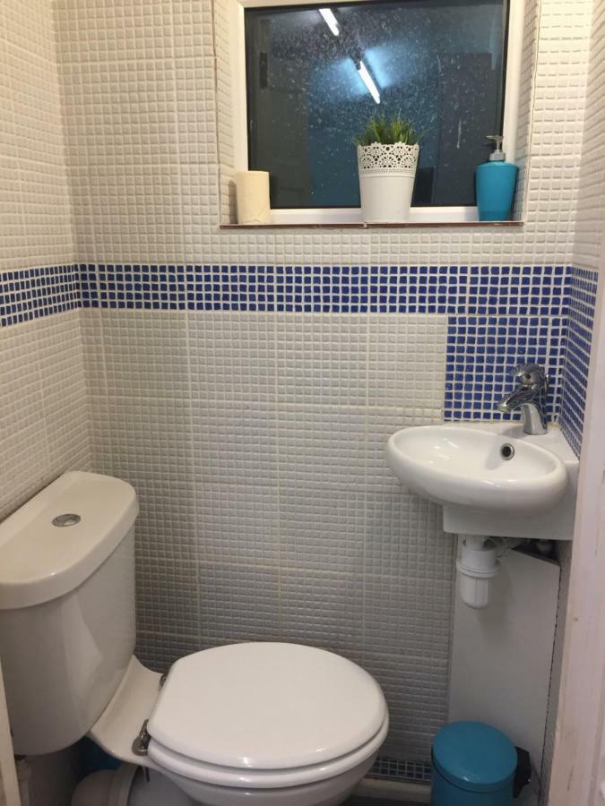 Salisbury House-huku Kwetu Spacious 4 Bedroom House- Sleeps 6 - Luton Town Centre Luton (Bedfordshire)