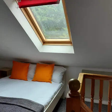 Salisbury House-Huku Kwetu Spacious 4 Bedroom House- Sleeps 6 - Luton Town Centre Exterior photo