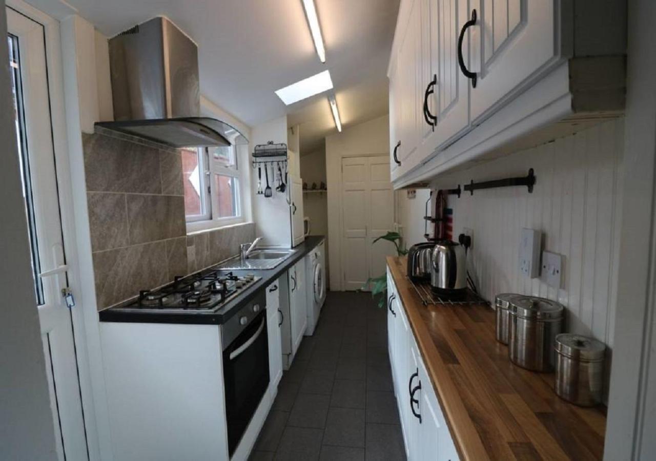 Holiday home Salisbury House-huku Kwetu Spacious 4 Bedroom House- Sleeps 6 - Luton Town Centre