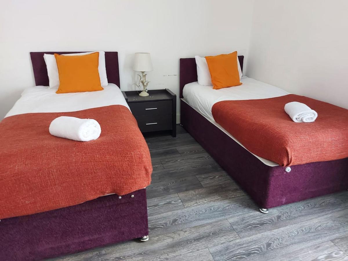 Holiday home Salisbury House-huku Kwetu Spacious 4 Bedroom House- Sleeps 6 - Luton Town Centre