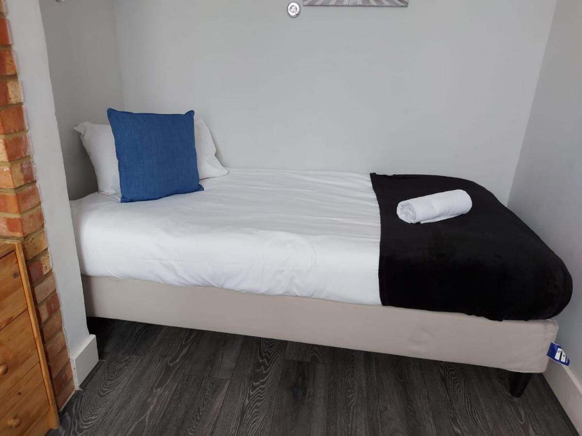 Salisbury House-huku Kwetu Spacious 4 Bedroom House- Sleeps 6 - Luton Town Centre
