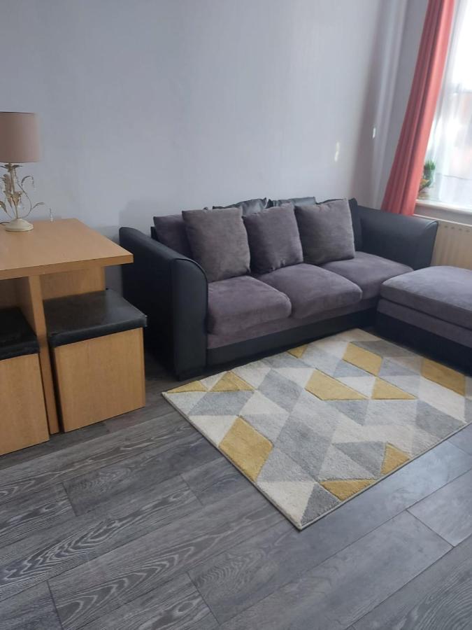 Salisbury House-huku Kwetu Spacious 4 Bedroom House- Sleeps 6 - Luton Town Centre Luton (Bedfordshire)