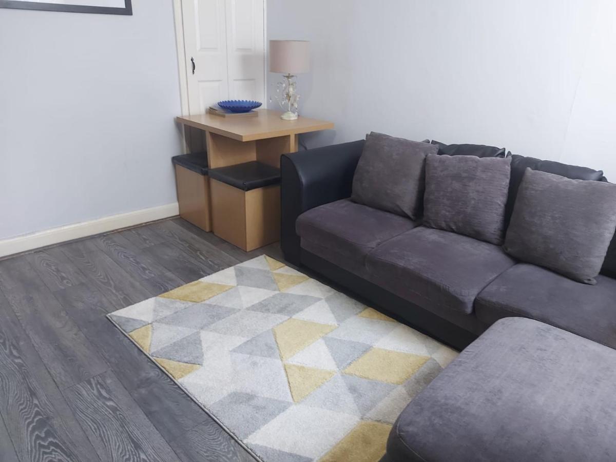 Holiday home Salisbury House-huku Kwetu Spacious 4 Bedroom House- Sleeps 6 - Luton Town Centre Luton (Bedfordshire)