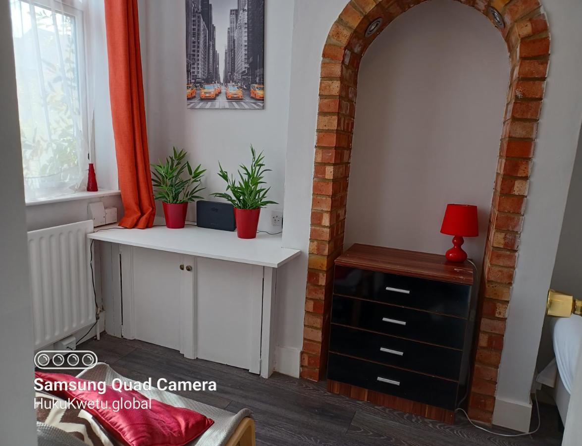 Salisbury House-huku Kwetu Spacious 4 Bedroom House- Sleeps 6 - Luton Town Centre * Luton (Bedfordshire)