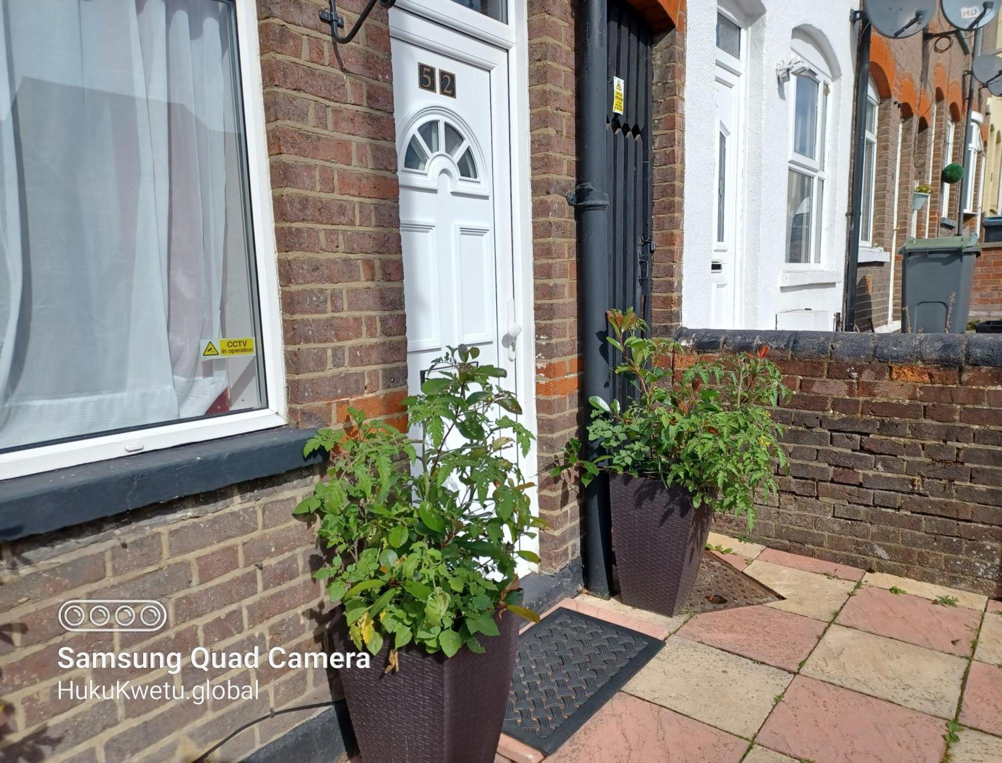 Holiday home Salisbury House-huku Kwetu Spacious 4 Bedroom House- Sleeps 6 - Luton Town Centre *