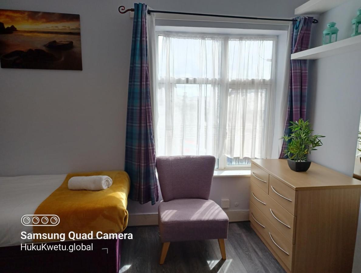 Salisbury House-huku Kwetu Spacious 4 Bedroom House- Sleeps 6 - Luton Town Centre * Luton (Bedfordshire)