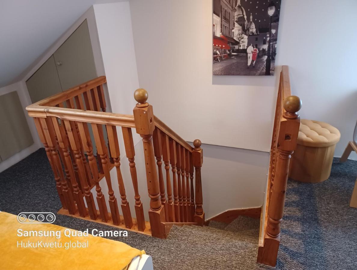 Salisbury House-huku Kwetu Spacious 4 Bedroom House- Sleeps 6 - Luton Town Centre Holiday home
