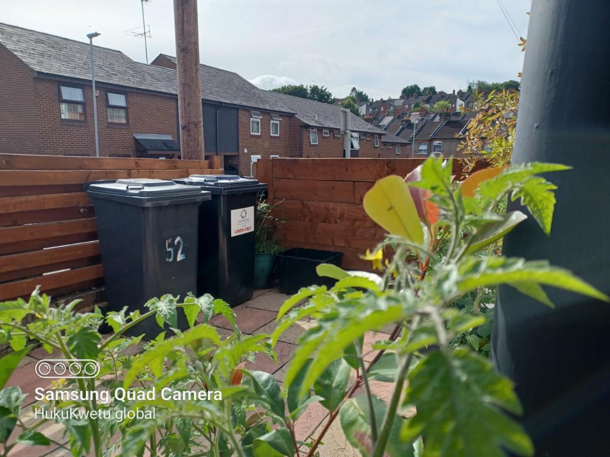 Salisbury House-huku Kwetu Spacious 4 Bedroom House- Sleeps 6 - Luton Town Centre Holiday home Luton (Bedfordshire)
