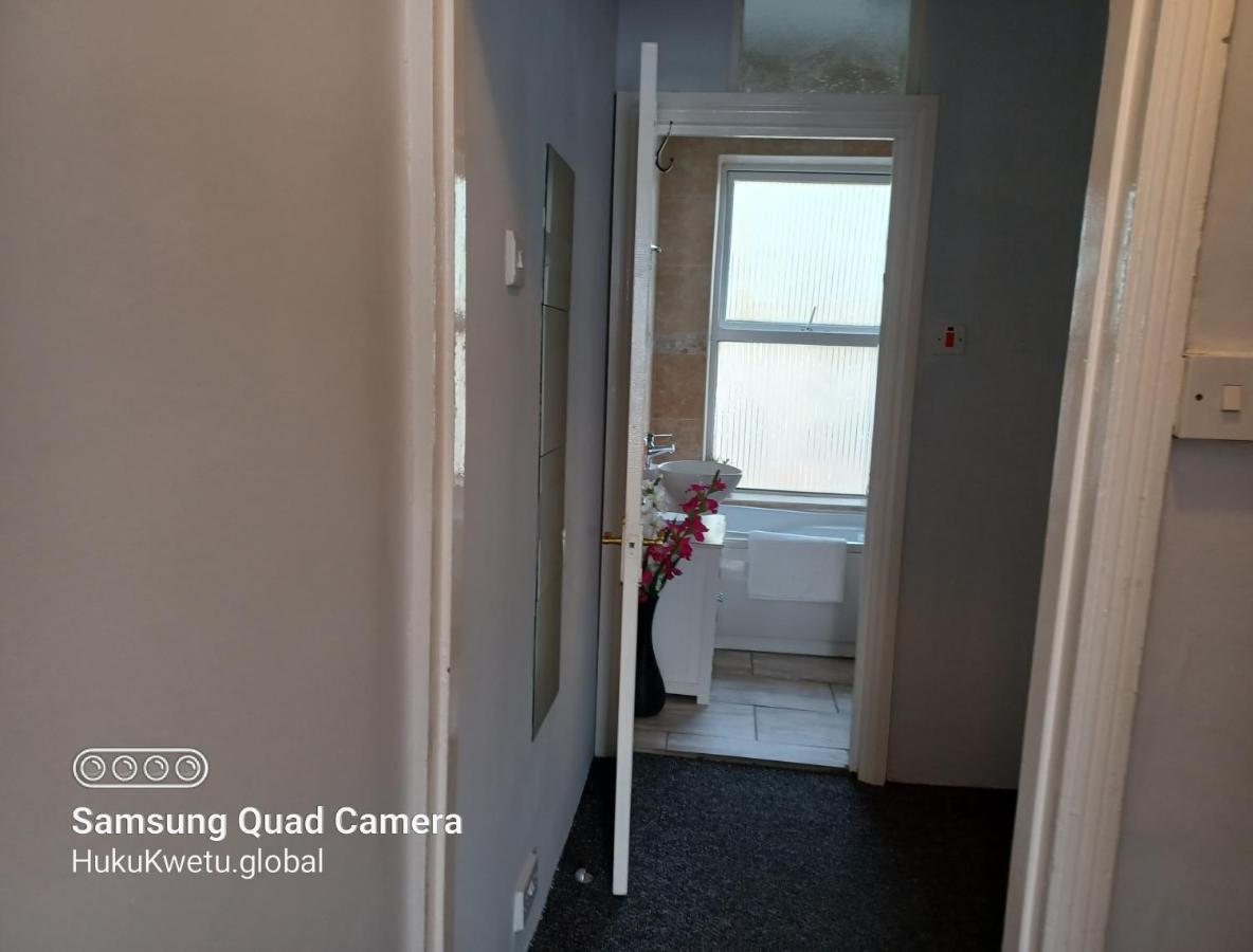 Salisbury House-huku Kwetu Spacious 4 Bedroom House- Sleeps 6 - Luton Town Centre * Luton (Bedfordshire)