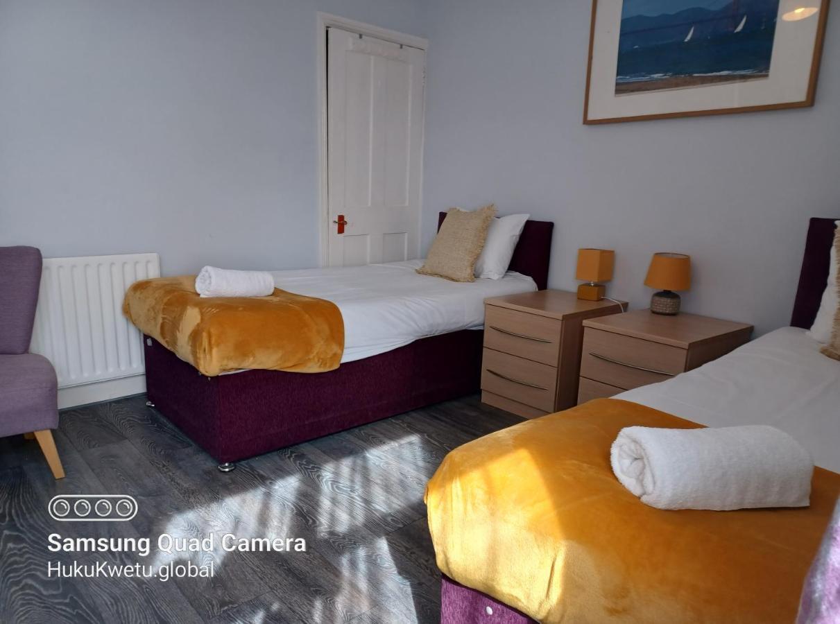 Salisbury House-huku Kwetu Spacious 4 Bedroom House- Sleeps 6 - Luton Town Centre * Luton (Bedfordshire)