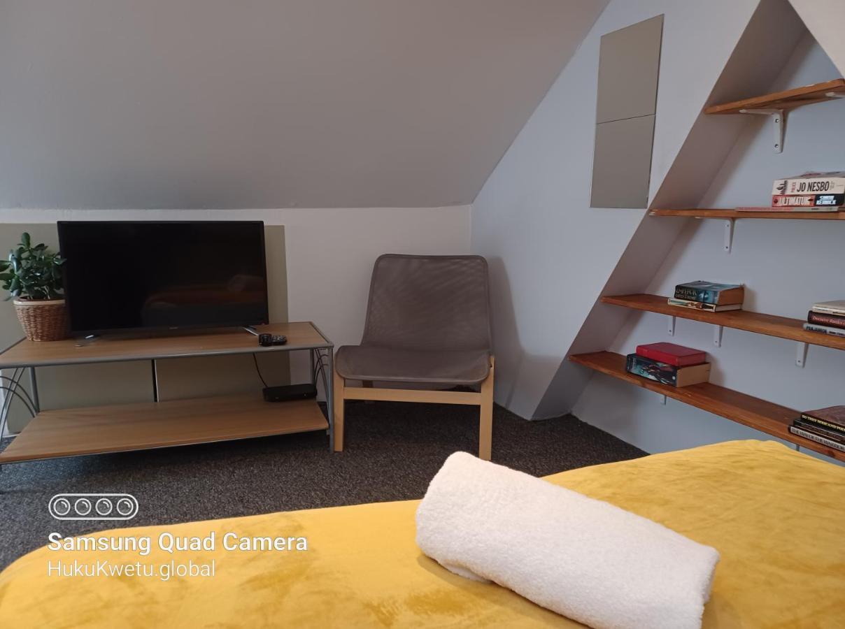 Holiday home Salisbury House-huku Kwetu Spacious 4 Bedroom House- Sleeps 6 - Luton Town Centre *