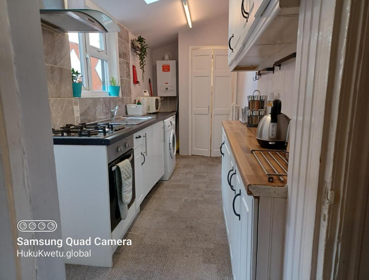 Salisbury House-huku Kwetu Spacious 4 Bedroom House- Sleeps 6 - Luton Town Centre * Luton (Bedfordshire)